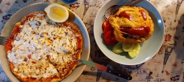 Omelet and pizza